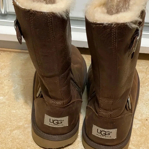 UGG AUS KENSINGTON Leather Sheepskin Brown Harness Biker Boot  Women Size 5 - Picture 3 of 11
